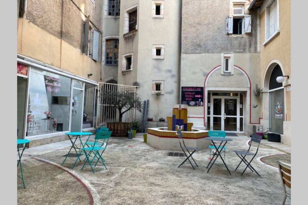 60 M2 Au Coeur Du Centre Ville Кахор Екстериор снимка